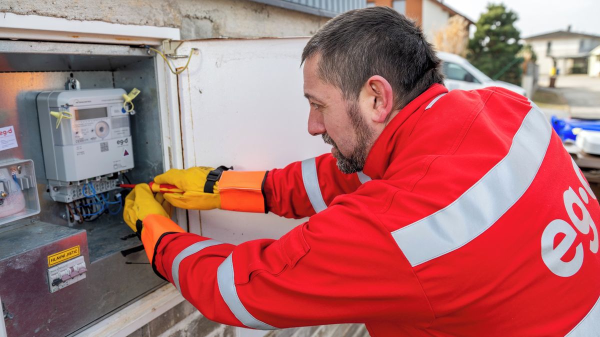 Kdo dostane chytrý elektroměr dřív? Ten, kdo má starý, nebo kdo si ho zaplatí